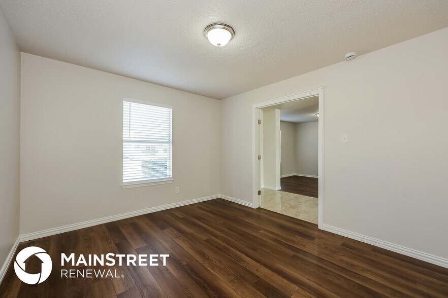 Building Photo - 664 Lowe Dr