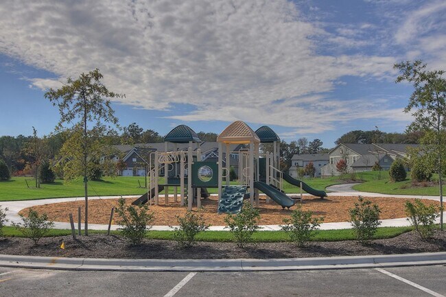 Building Photo - Beautiful Furnished Home Close to Bethany ...