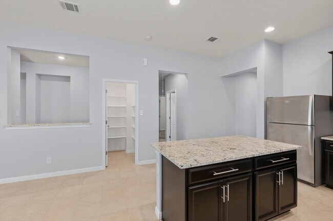 Building Photo - Dripping Springs Charmer