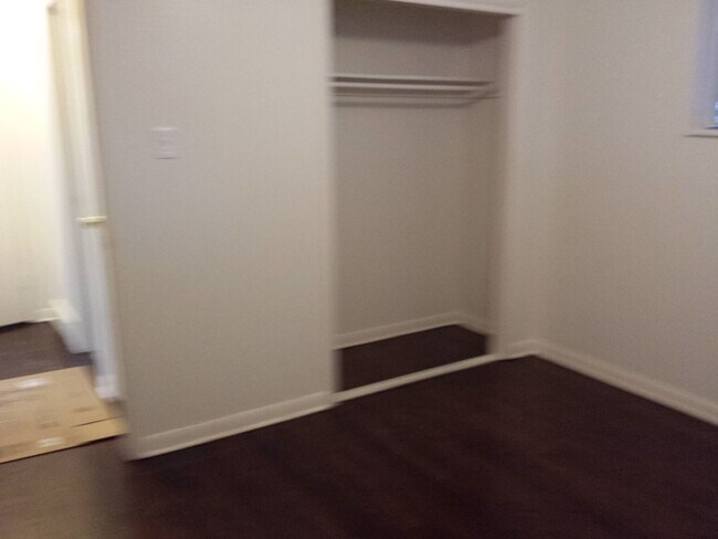 Building Photo - 186 S Yates Way