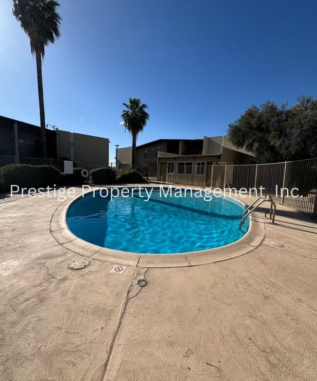 Building Photo - 2525 N Alvernon Way