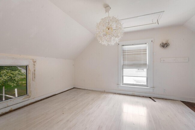 Building Photo - 2225 Catalpa Dr