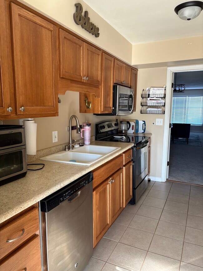 Building Photo - 7510 Claymont Ct