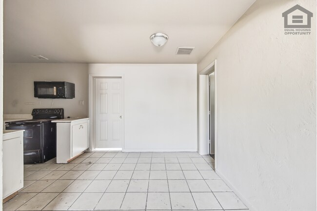 Building Photo - 6532 N 19th Dr