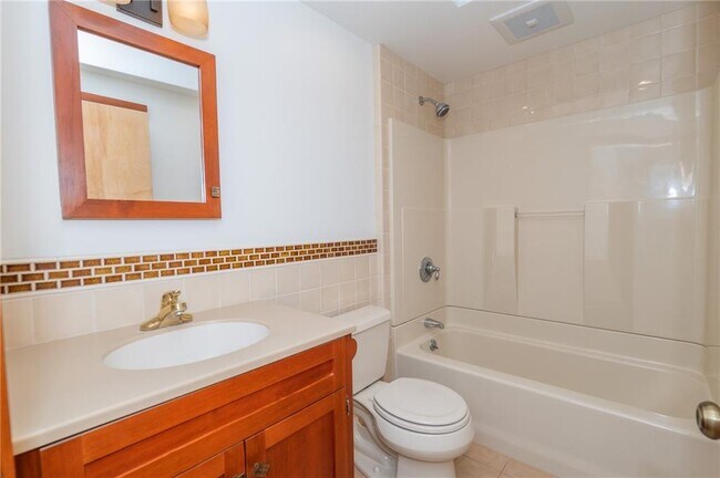 Building Photo - 137 A Kingstown Rd