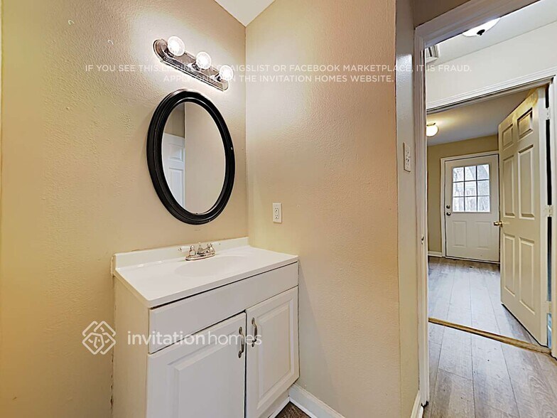 Building Photo - 708 Bryan St SE