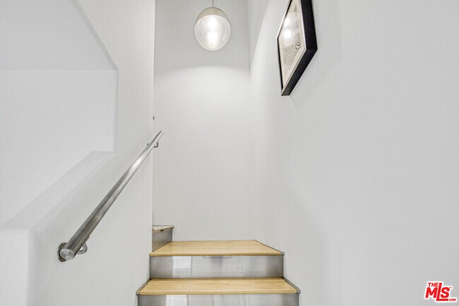 Building Photo - 1929 N Curson Ave