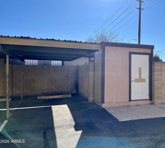 Building Photo - 1808 E Center Ln