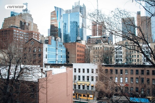 Building Photo - 324 W 47th St