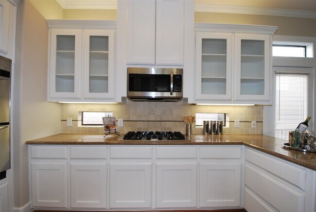 Building Photo - 2410 Dorrington St