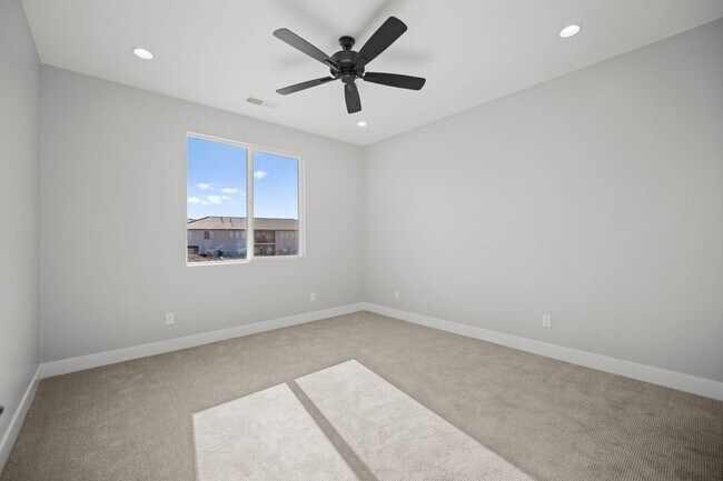 Building Photo - 362 Firerock Way