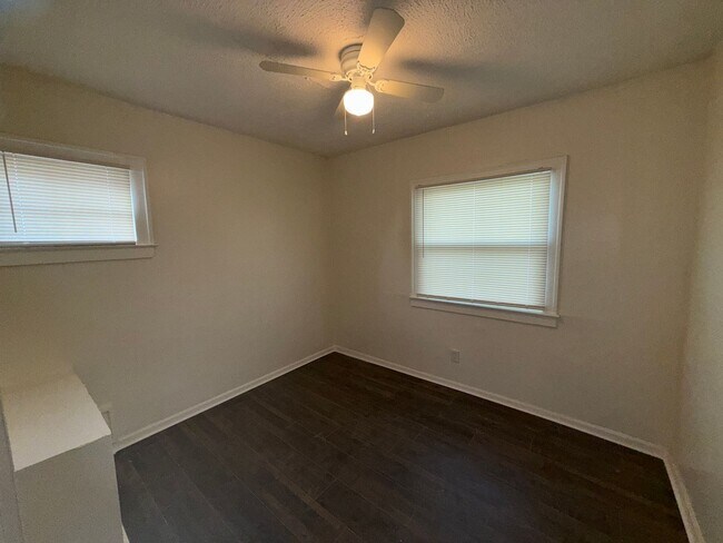 Building Photo - Open House Schedule Mon 9.8.25 @ 12:00pm, ...
