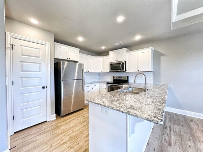 Building Photo - 710 Captain Hopkins St