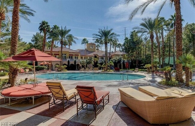 Building Photo - 230 E Flamingo Rd