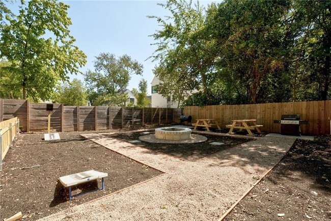 Building Photo - 2017 Bluebonnet Ln