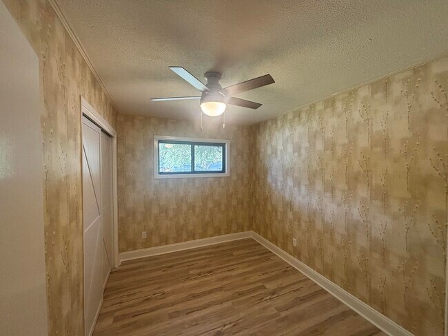 Building Photo - 143 Edwards Cir