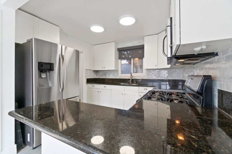 Building Photo - 3539 Caspian Ave