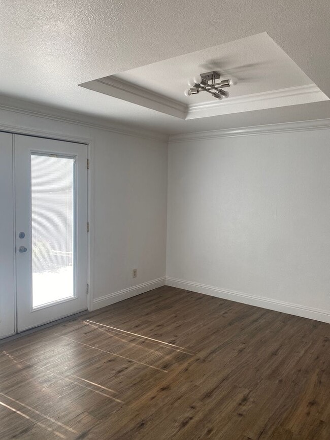 Building Photo - Sutter Townhouses