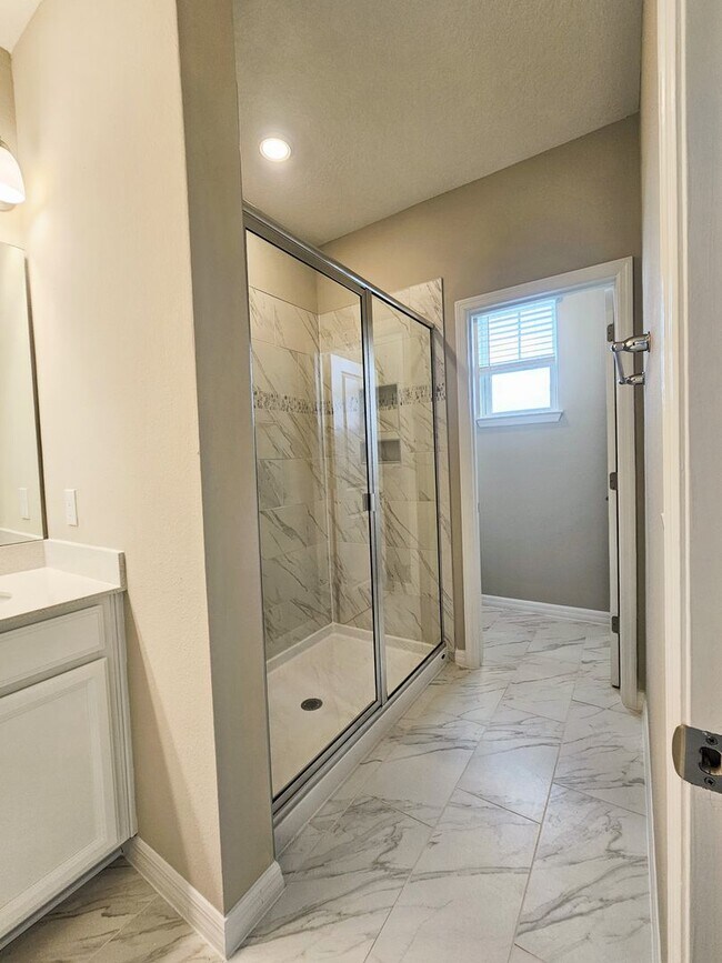 Building Photo - Coming Soon! Gorgeous Townhome For Rent in Horizon West Winter Garden  just west of Disney off th...