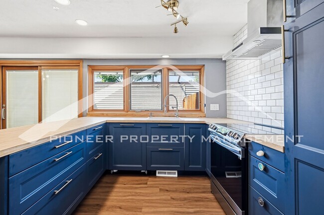 Building Photo - 655 S Xenon Ct