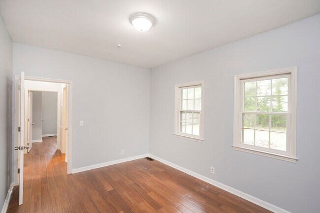 Building Photo - Lovely Home in Old Hickory