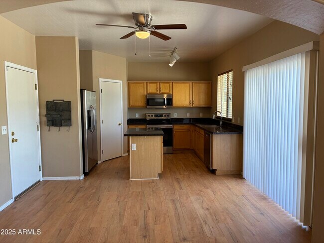 Building Photo - 6982 W Glenn Dr