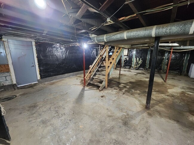 Building Photo - 4 BR home with first-floor living, new roof, and a private-feeling backyard in Lincoln Place