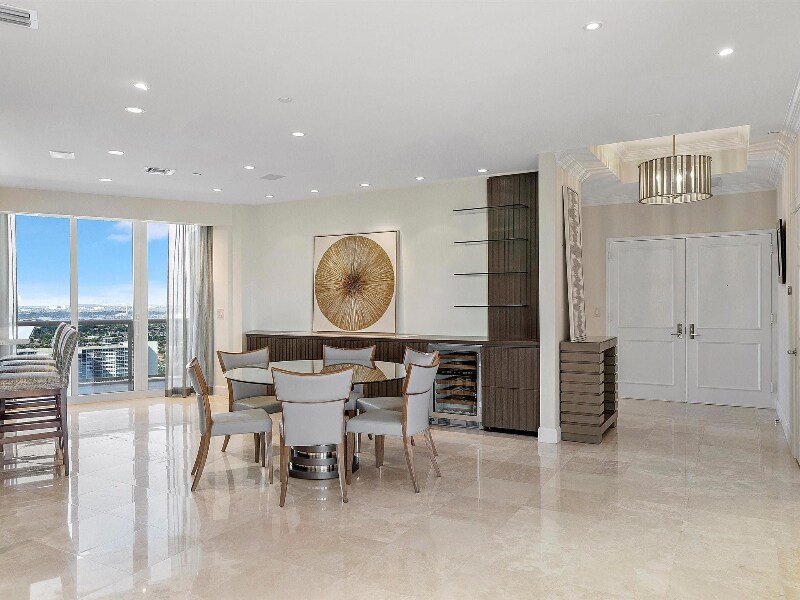 Building Photo - 3200 N Ocean Blvd