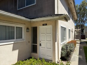 Building Photo - Updated 2 Bed / 1 Bath Townhouse with Pool Access – Port Hueneme