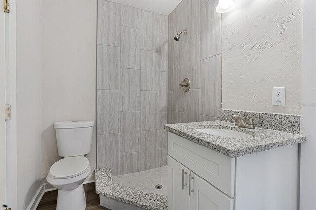 Building Photo - 2830 SE 31st St