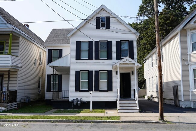 Primary Photo - 21 Grove Pl