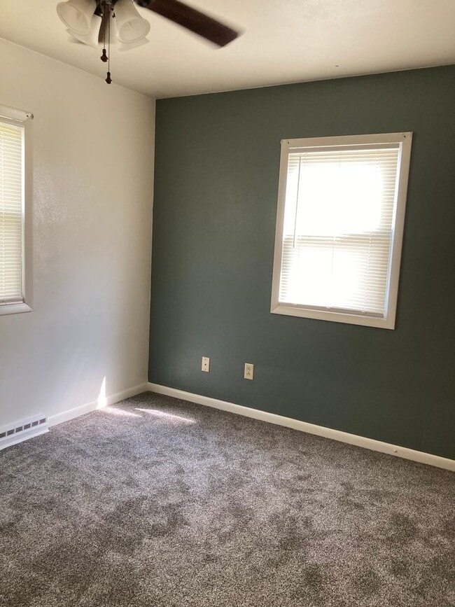 Building Photo - 3 Bedroom Home in Beloit!