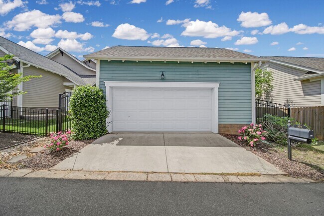 Building Photo - 324 Mariemont Way