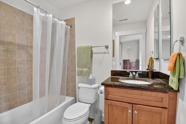 Building Photo - 2601 Hume Dr