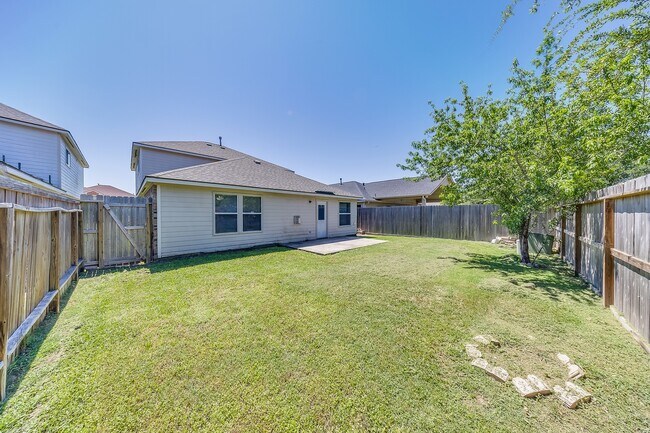 Building Photo - 627 Regal Hollow Ln