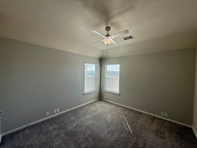 Building Photo - 5 bedroom, 3 bathroom home off TPC Parkway!