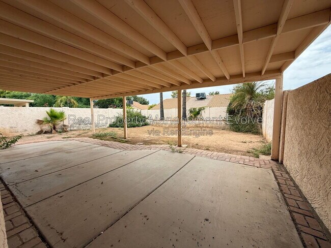Building Photo - 3725 E Taro Ln