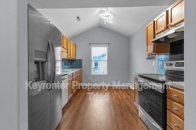 Building Photo - 540 Lake Way