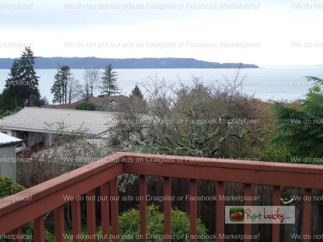 Building Photo - INCREDIBLE VIEWS!! Large 2-Bedroom + Den Duplex with 3-Car Garage in Fantastic Federal Way Neighb...