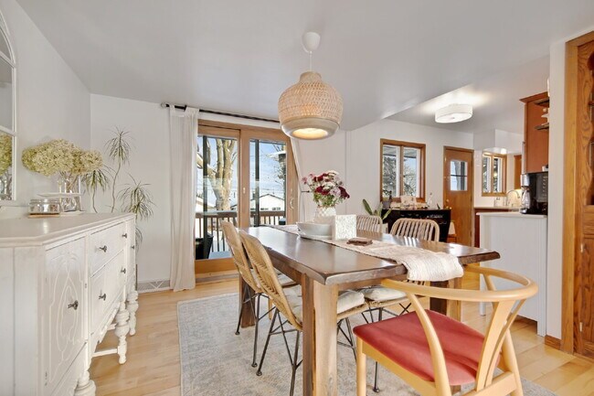 Building Photo - Gorgeous 3 Bedroom In Saint Anthony Villag...