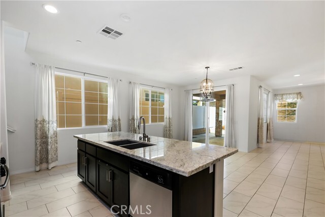 Building Photo - 309 W Via Rua Flores