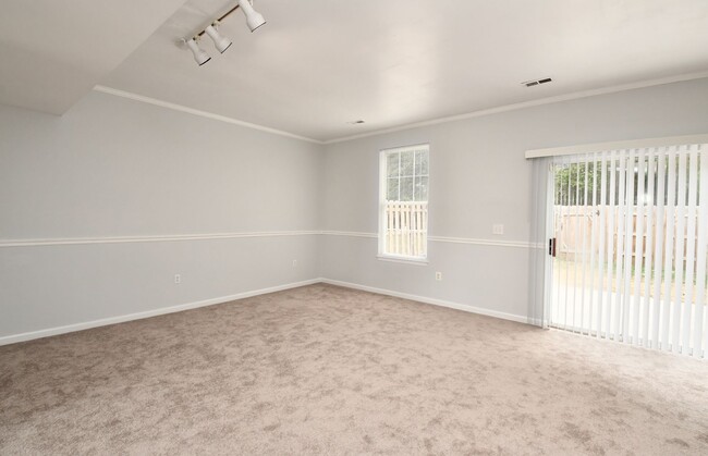 Building Photo - BEAUTIFUL TOWNHOME FOR RENT
