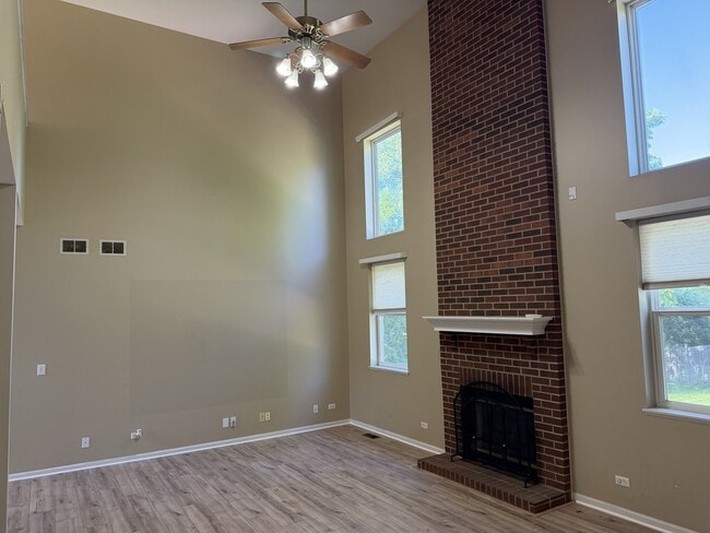 Building Photo - 575 Capital Ln