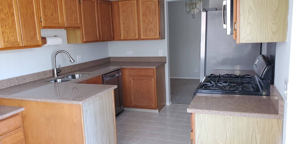 Building Photo - 1406 Clairmont Ct