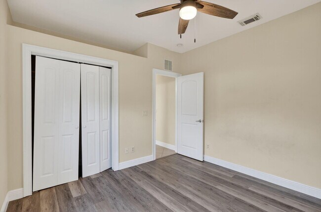 Building Photo - 379 NW La Playa St