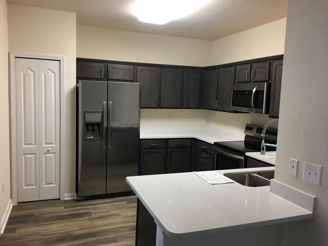 Building Photo - 3/2 Condo in Desirable Town Center Area/ Southside Blvd Jax!