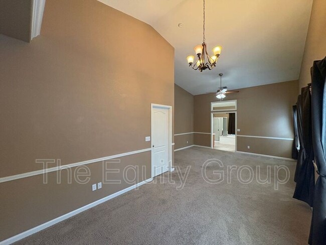 Building Photo - 6226 W Oak Ave