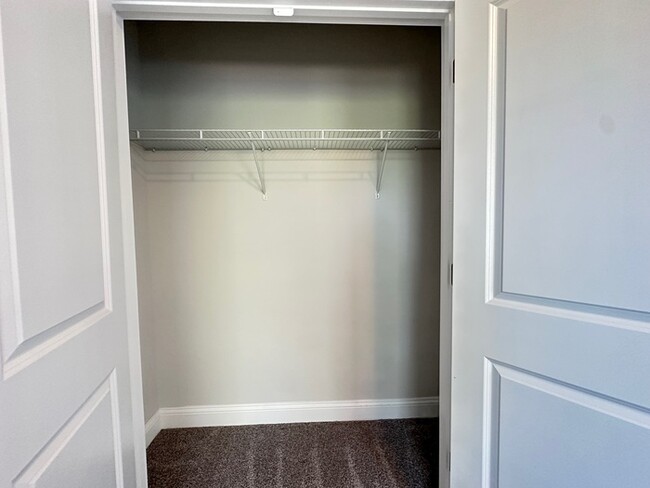 Building Photo - SPACIOUS TOWNHOME