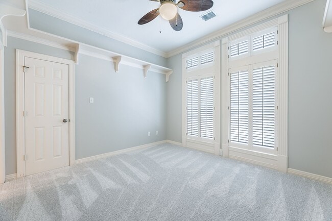 Building Photo - 10 Acorn Cluster Ct