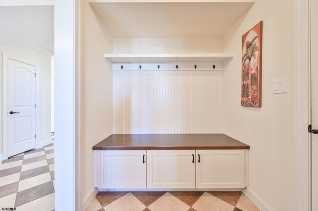 Building Photo - 400 17th St S